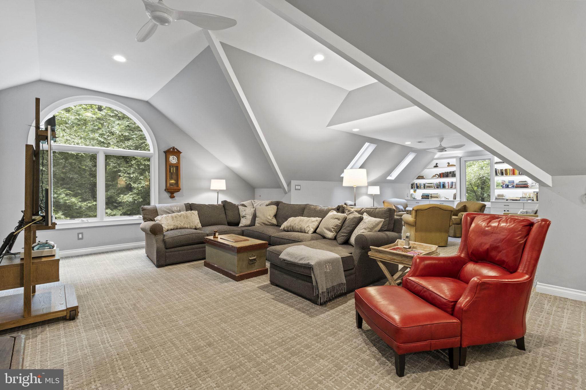 COLLINS POINT - Residential