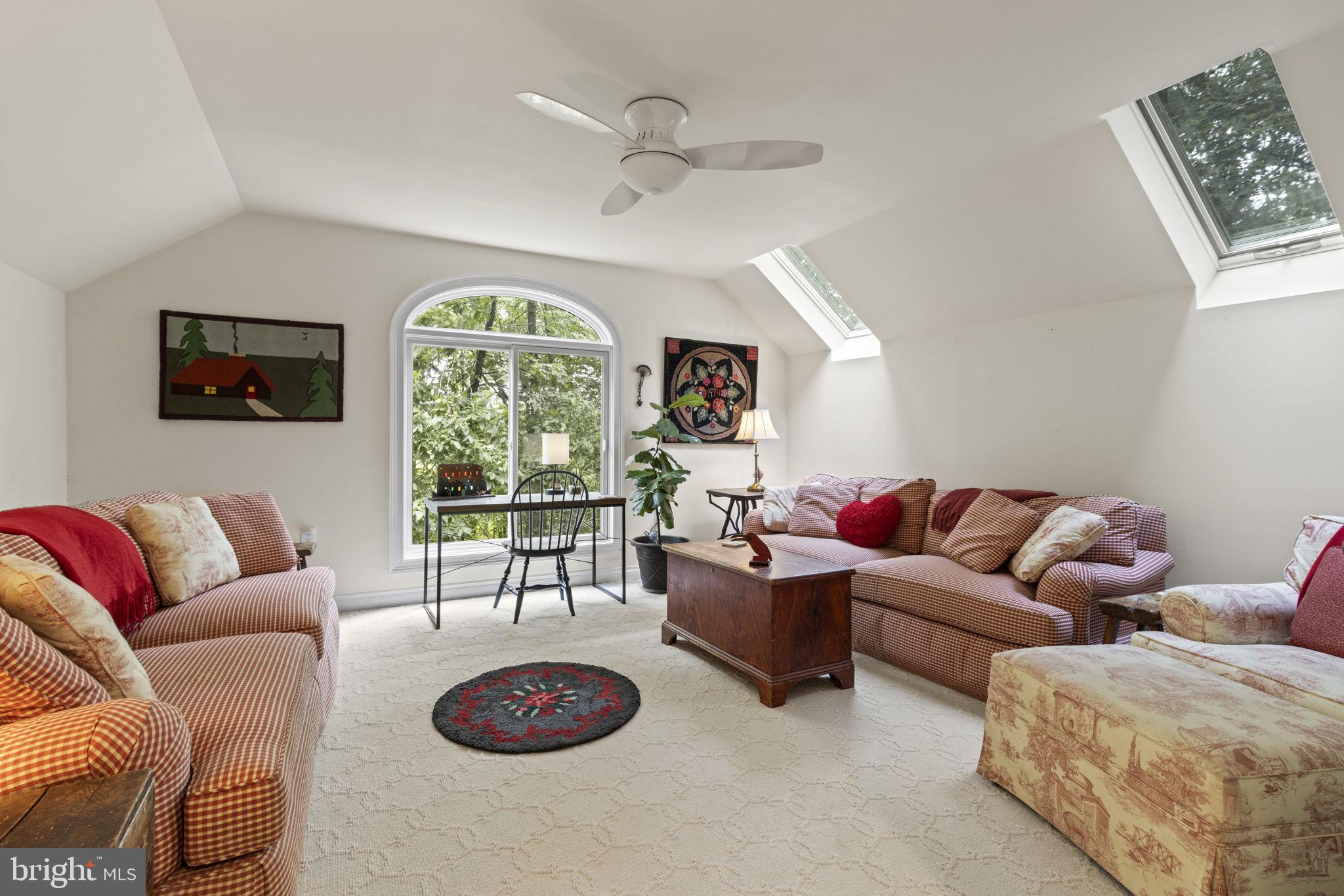 COLLINS POINT - Residential