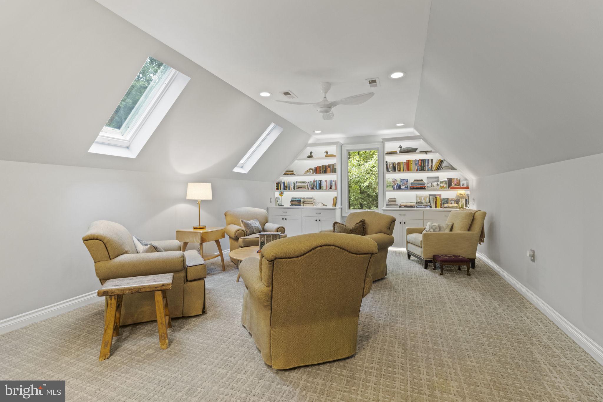 COLLINS POINT - Residential