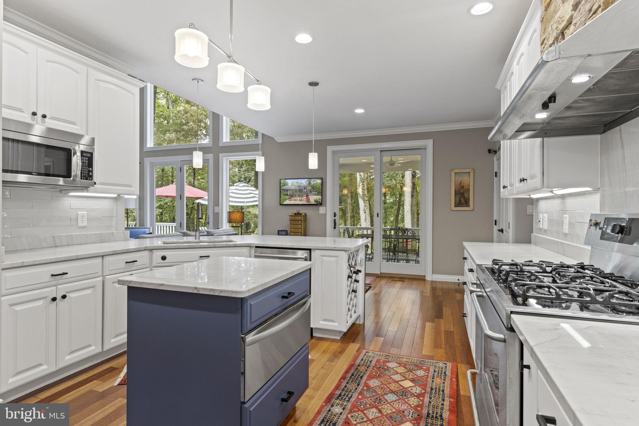 COLLINS POINT - Residential