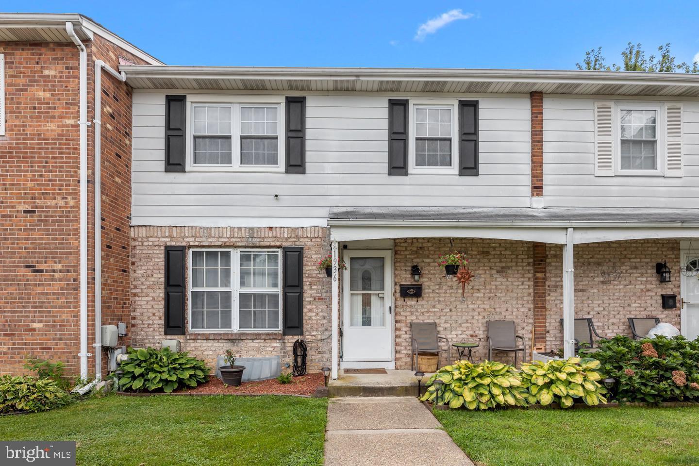 COUNTY DOWNE - Residential Lease