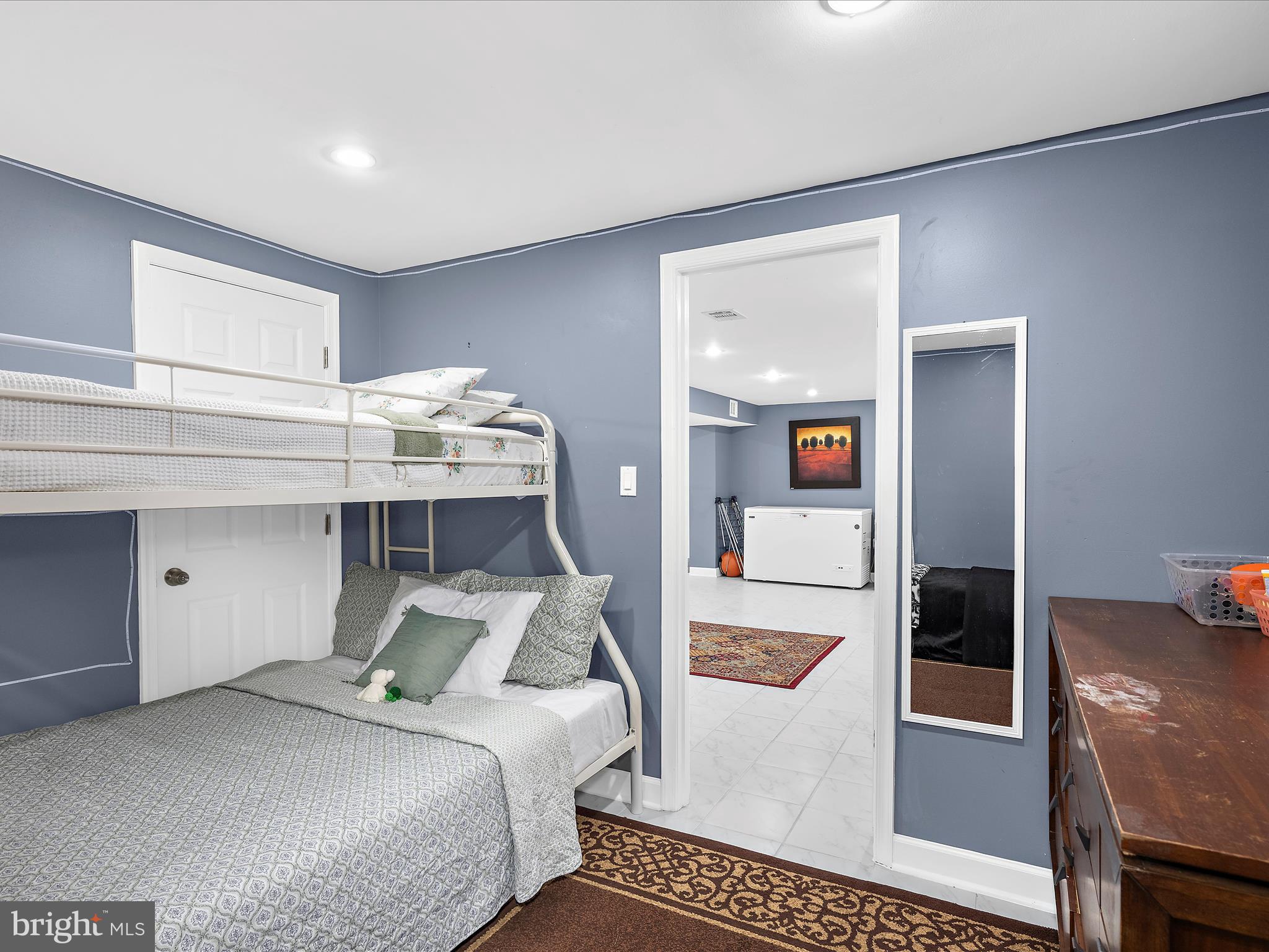 QUEENS PARK - Residential