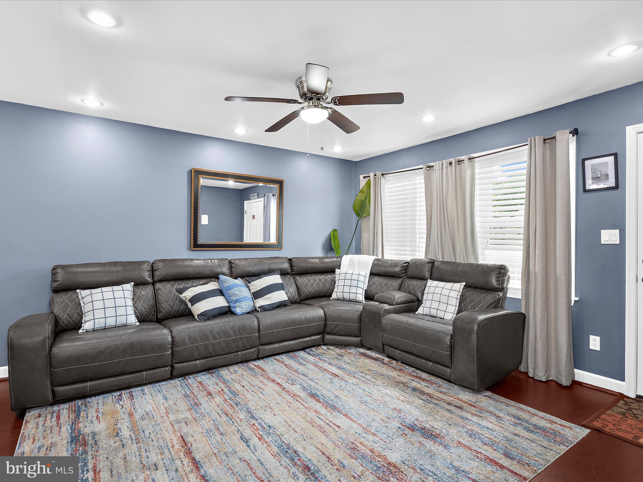 1083 VENA LANE