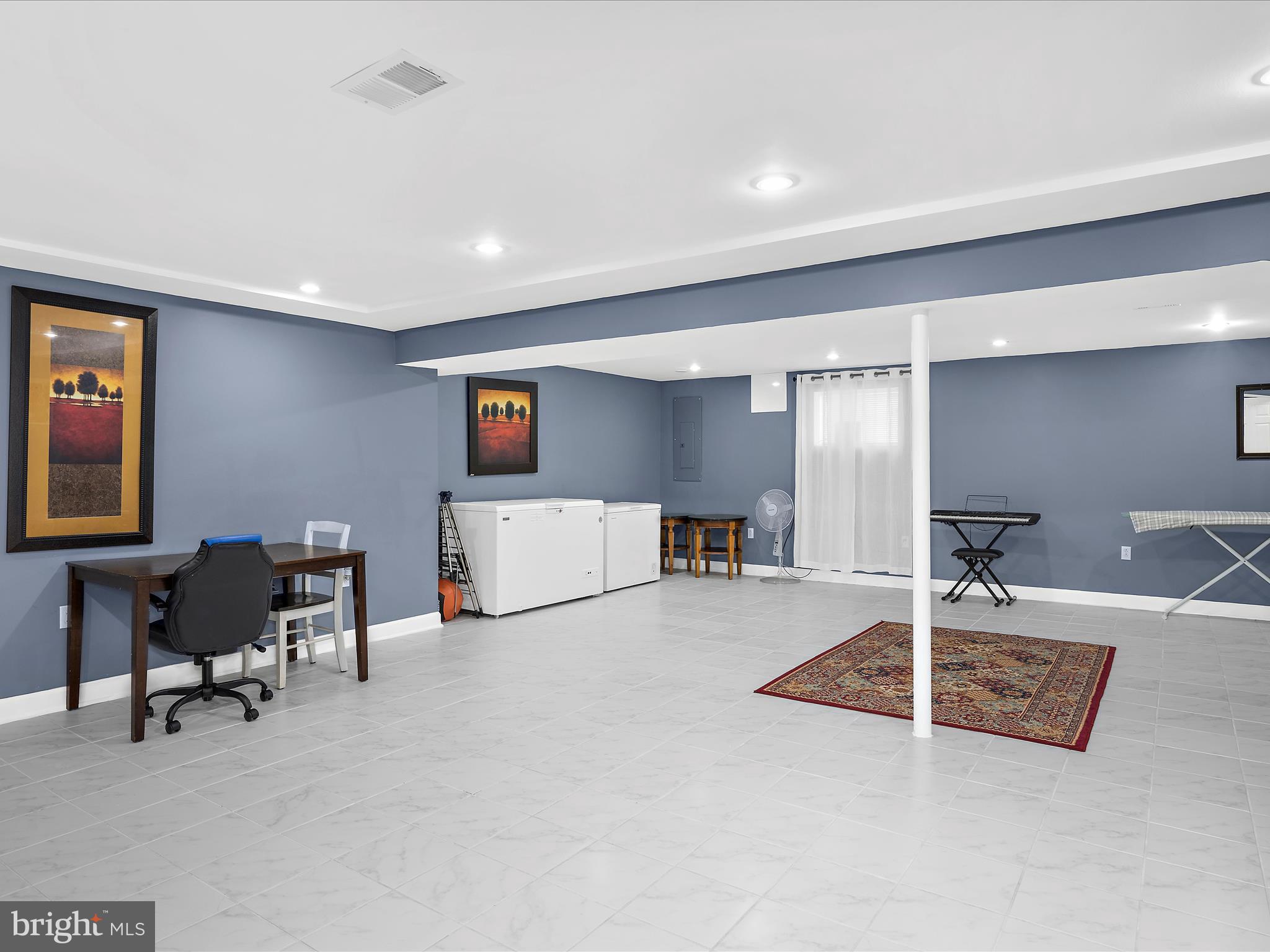 QUEENS PARK - Residential