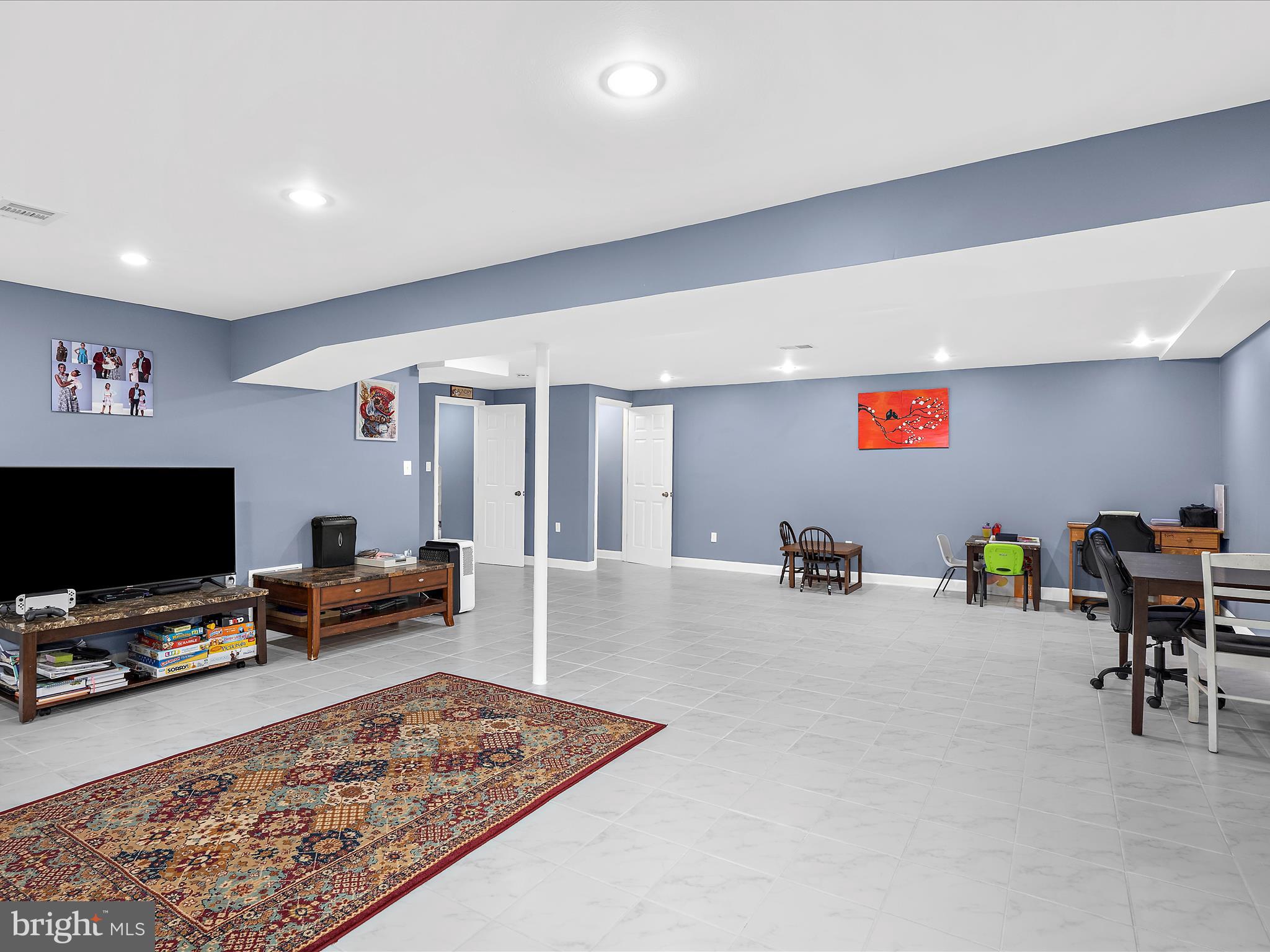 QUEENS PARK - Residential