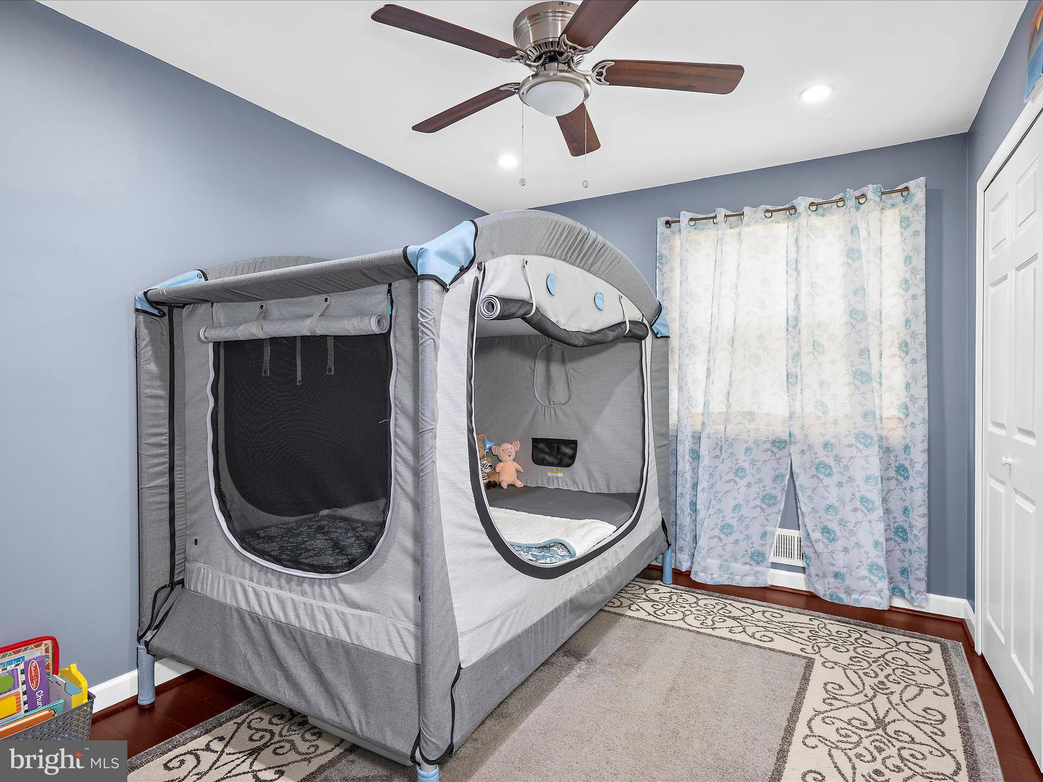 QUEENS PARK - Residential