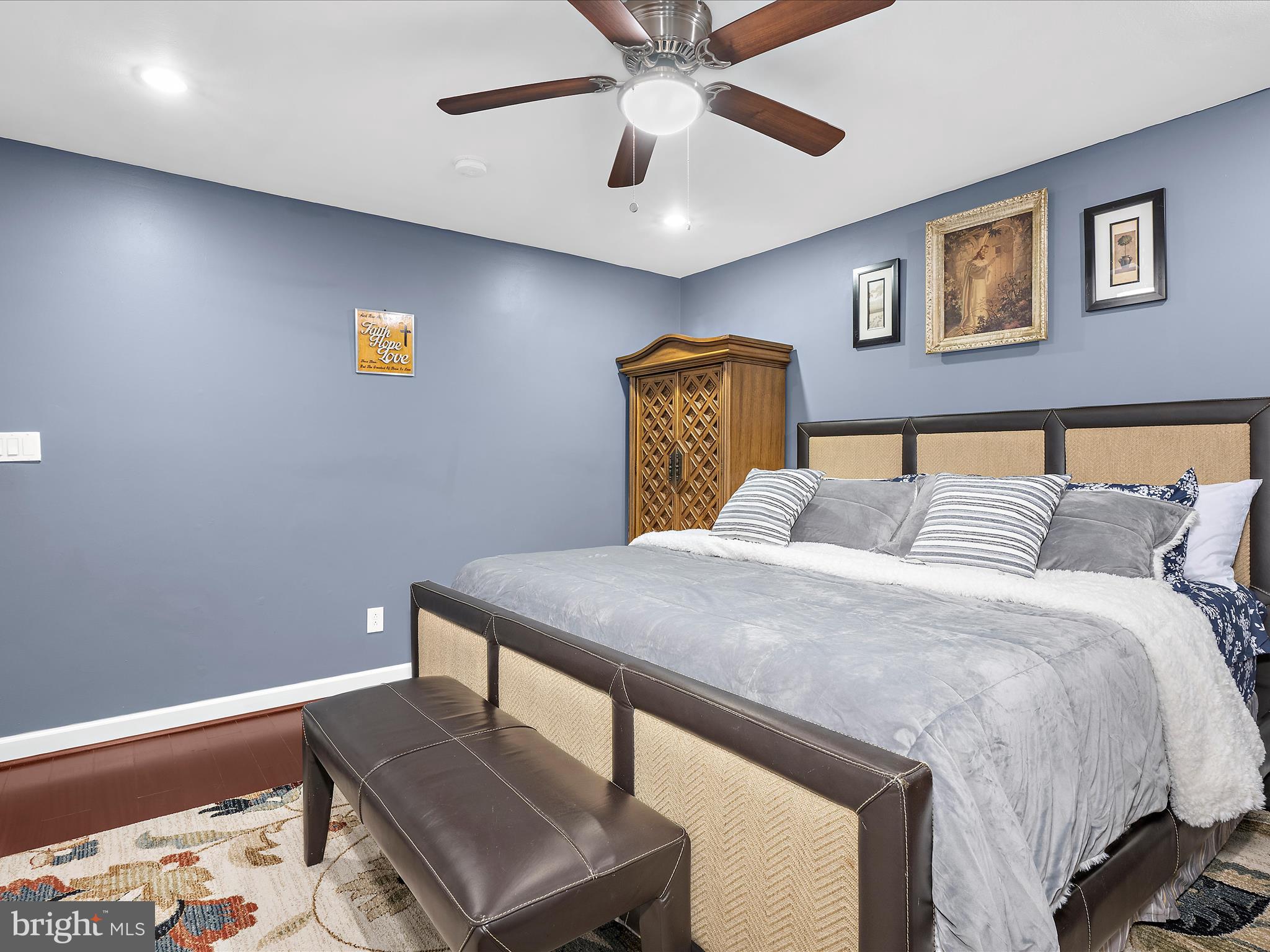 QUEENS PARK - Residential