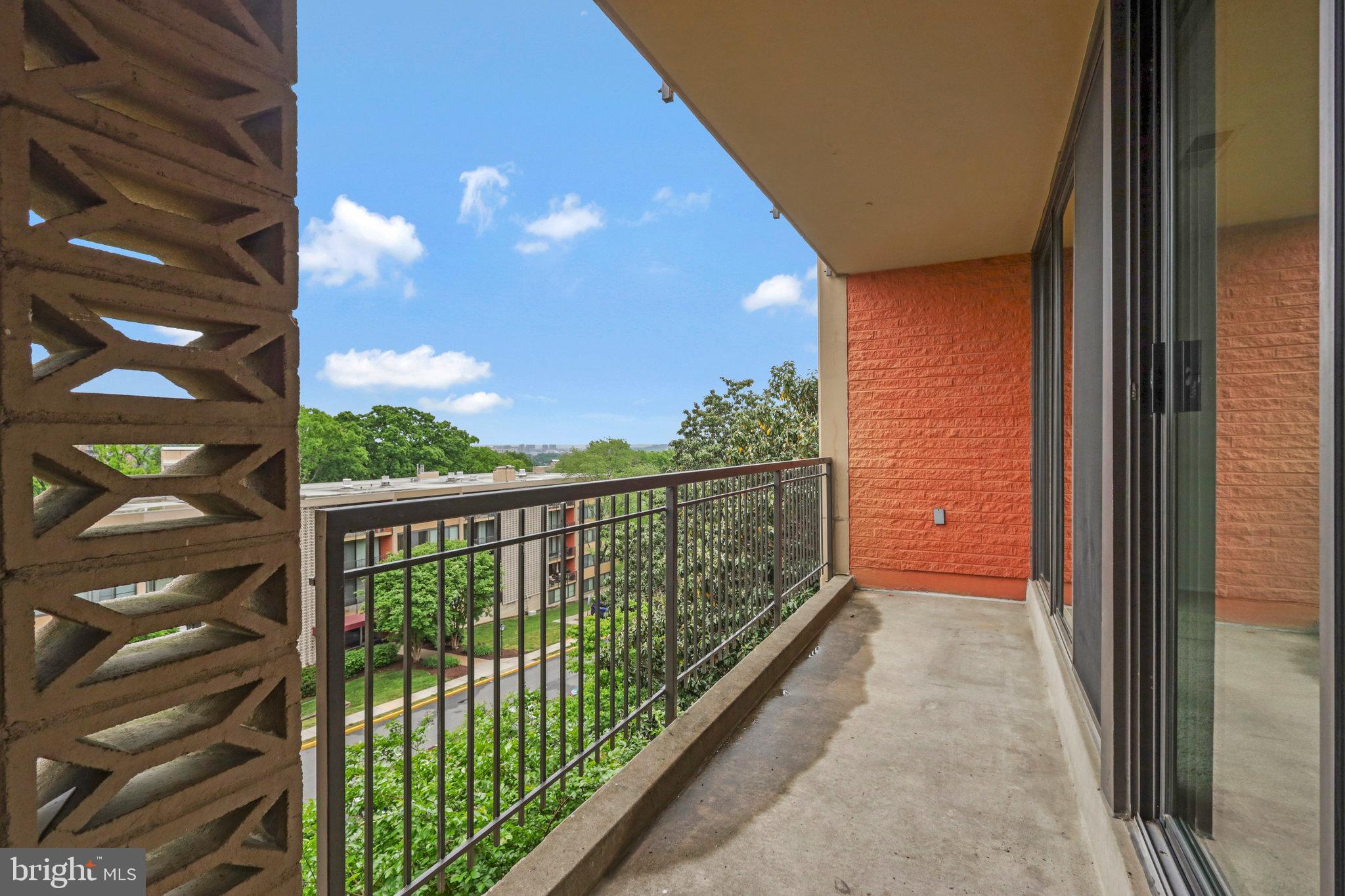 EOS TWENTY-ONE - Residential