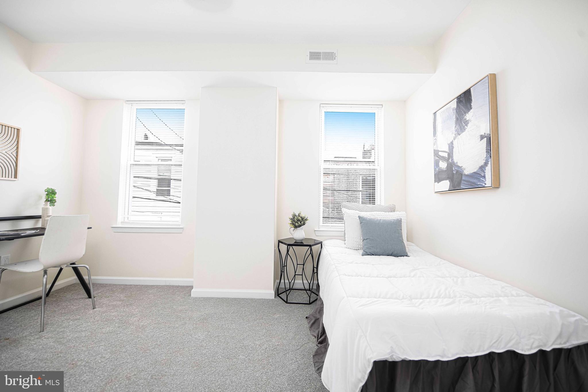 ELLWOOD PARK - Residential