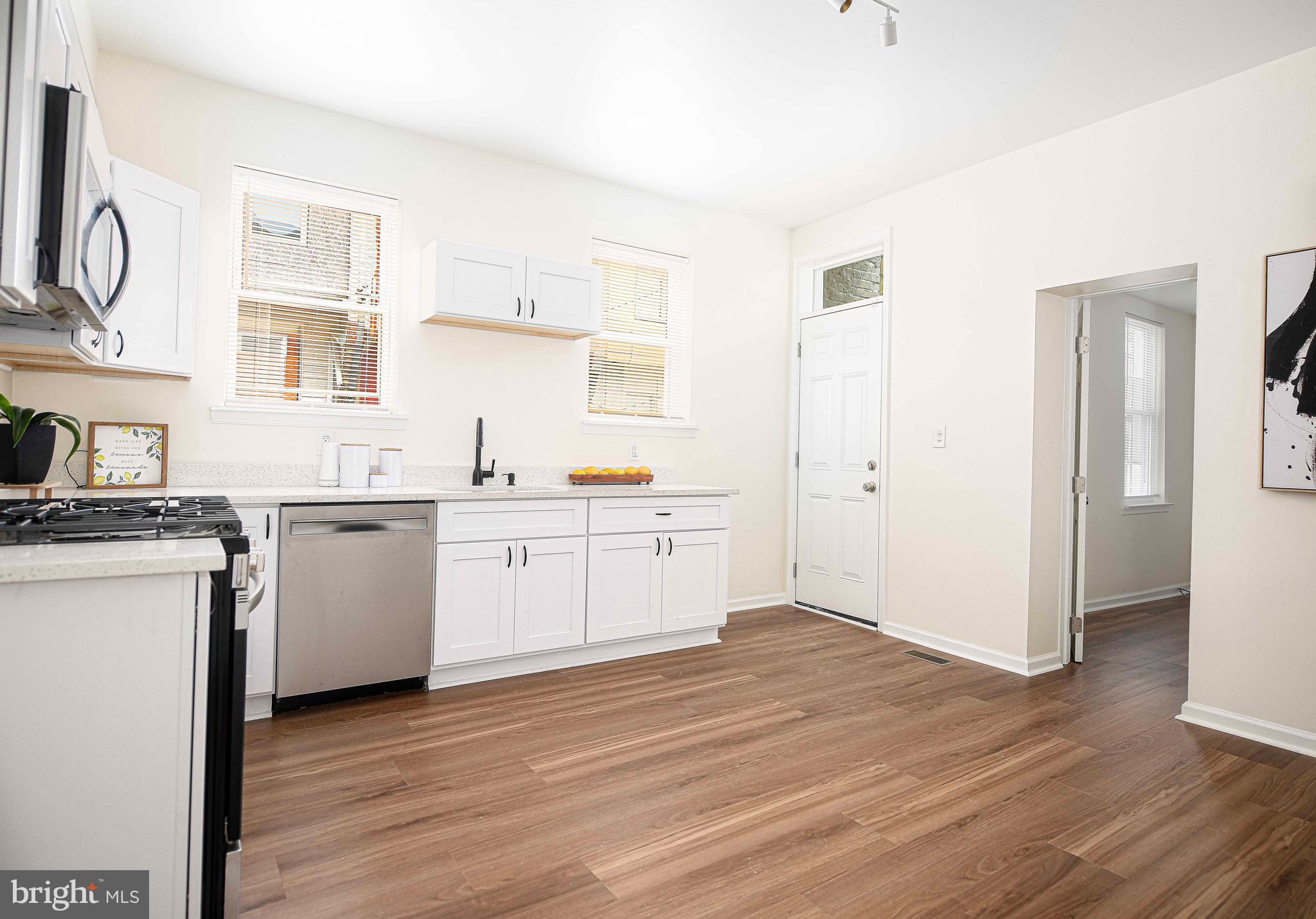 ELLWOOD PARK - Residential