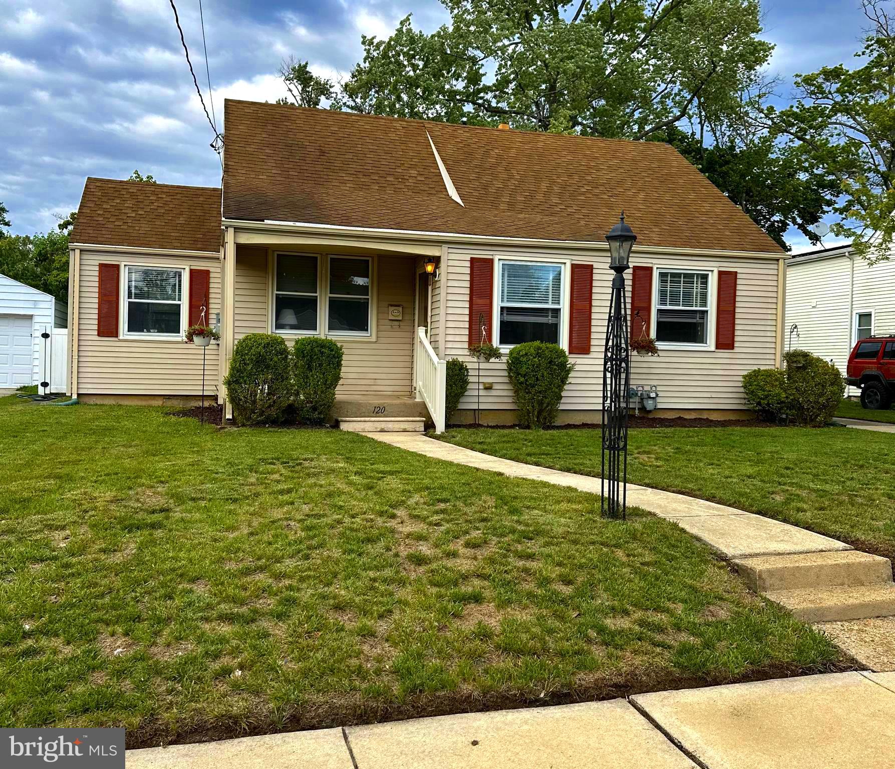 120 LINDSEY AVENUE