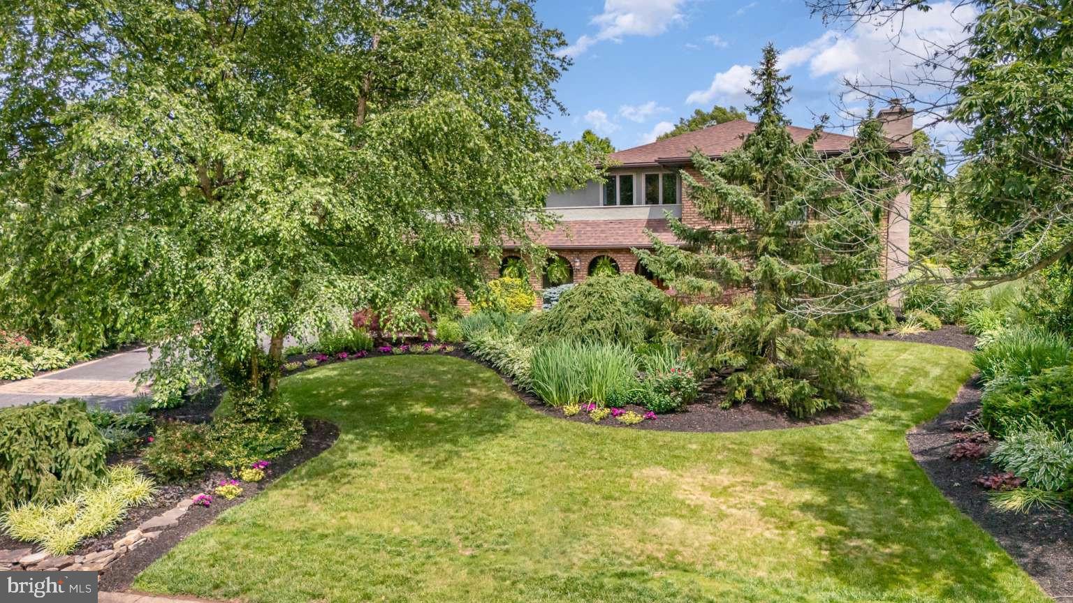 COUNTRY CLUB ESTATES - Residential