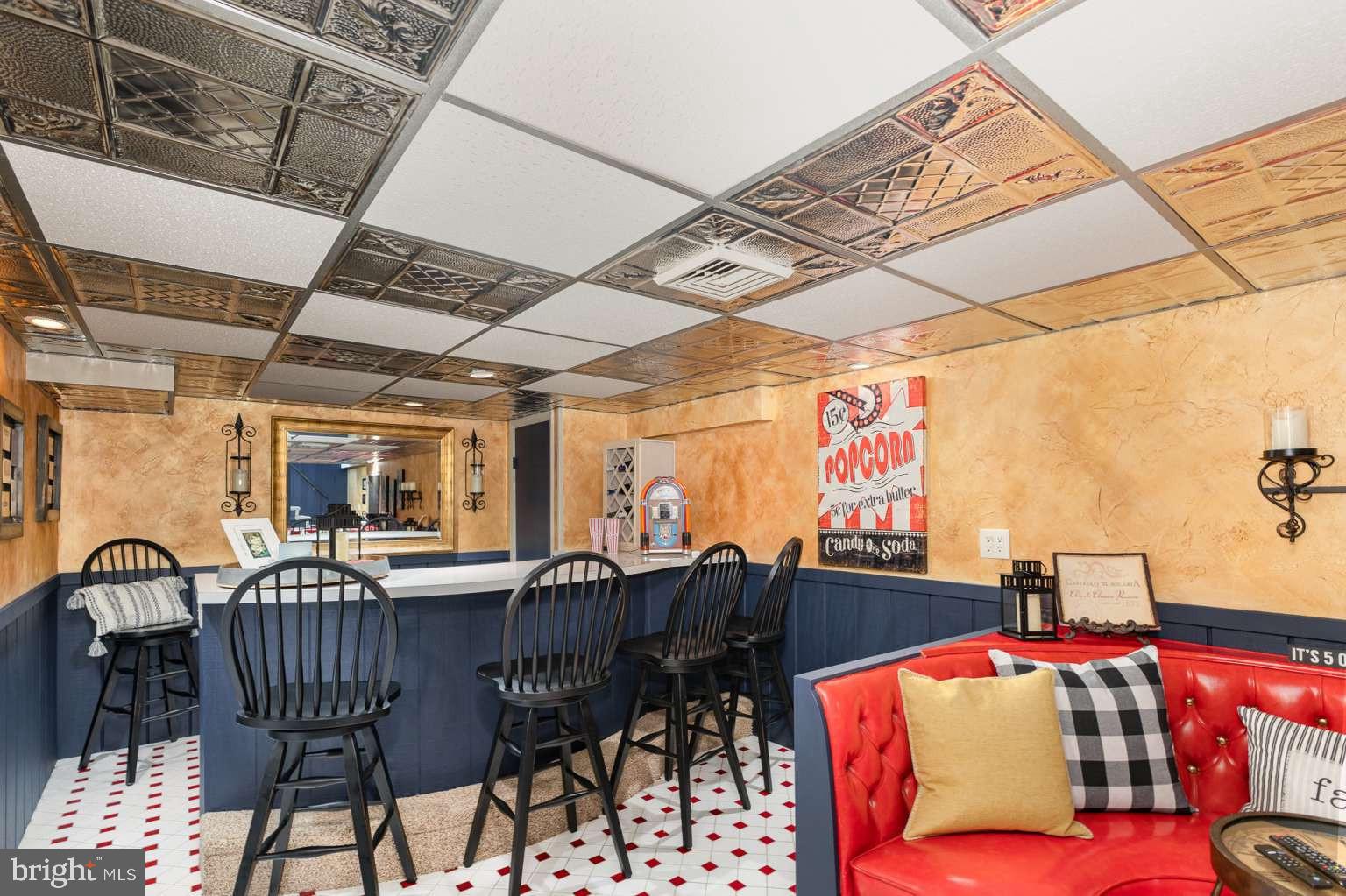 COUNTRY CLUB ESTATES - Residential