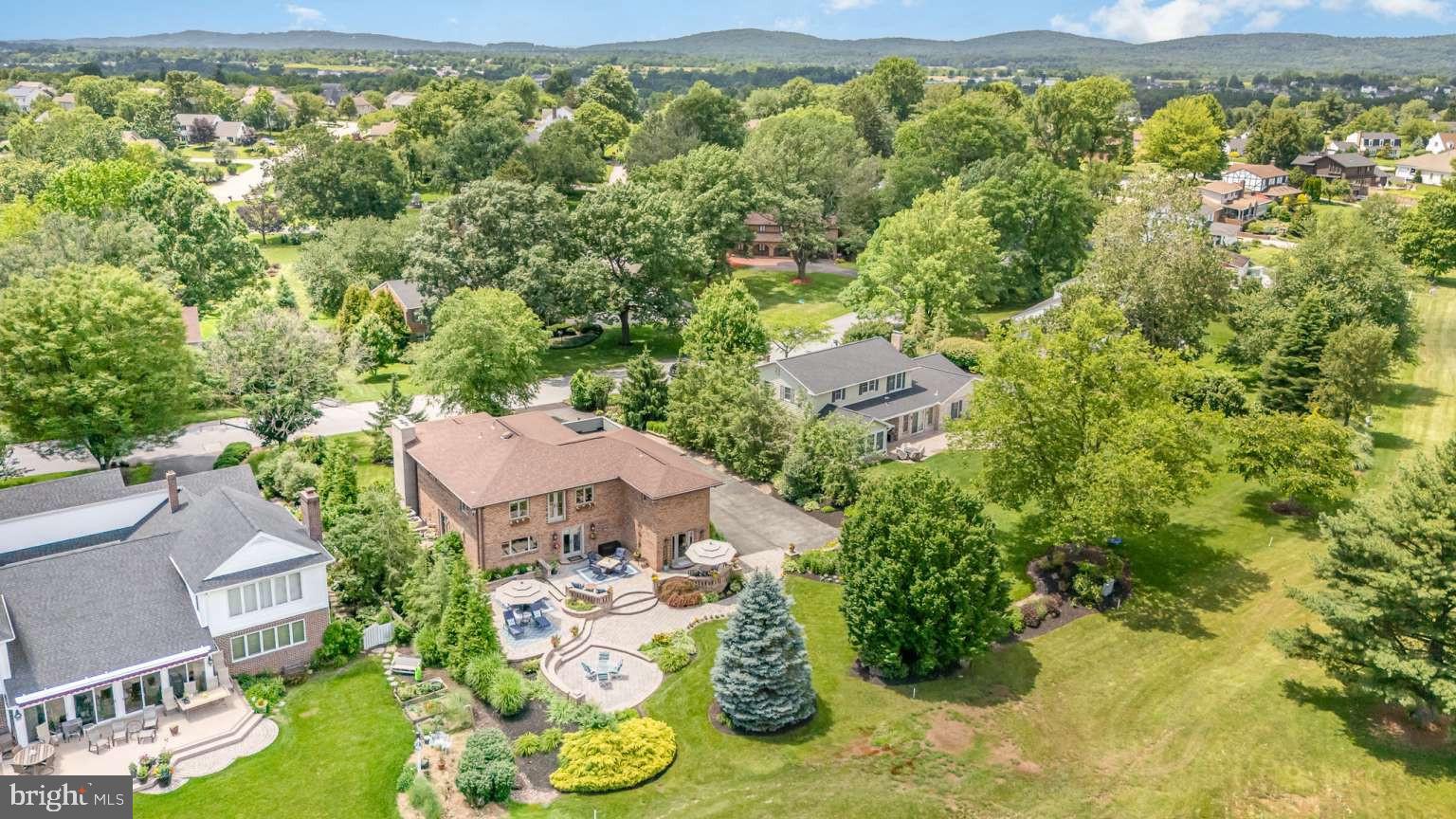 COUNTRY CLUB ESTATES - Residential