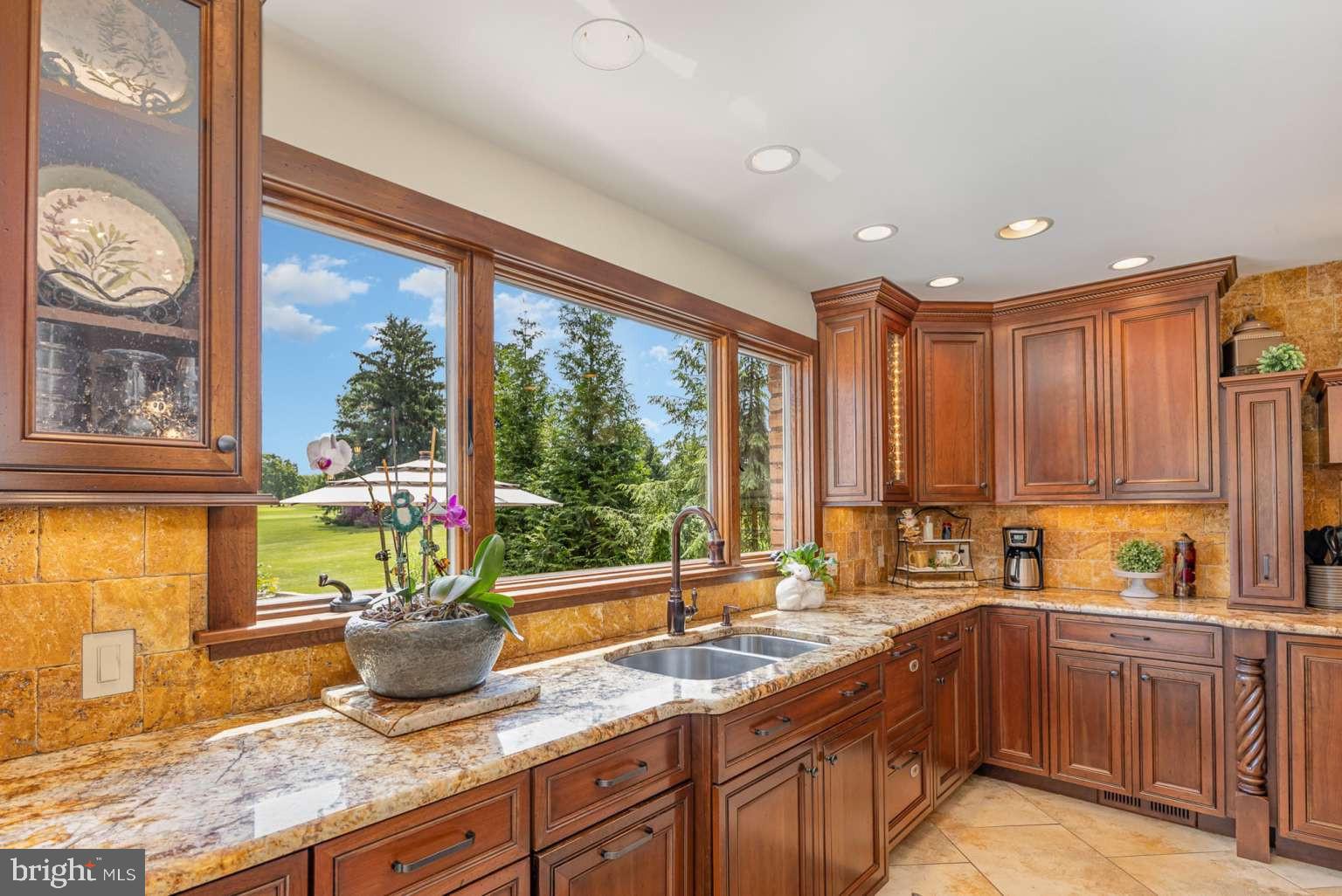 COUNTRY CLUB ESTATES - Residential