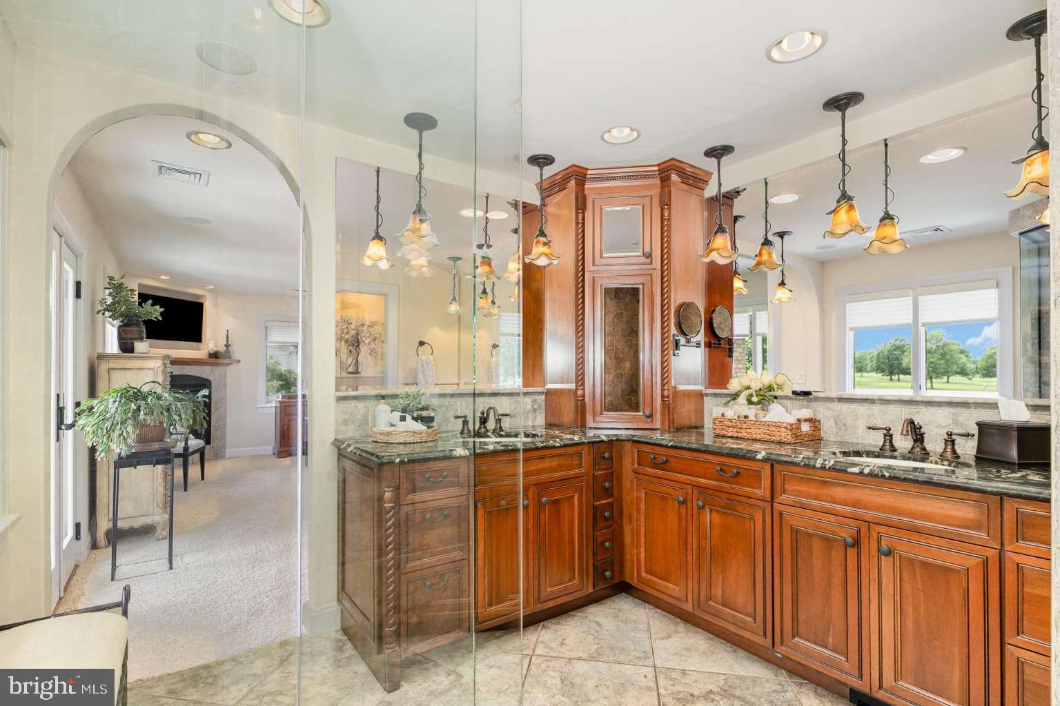 COUNTRY CLUB ESTATES - Residential