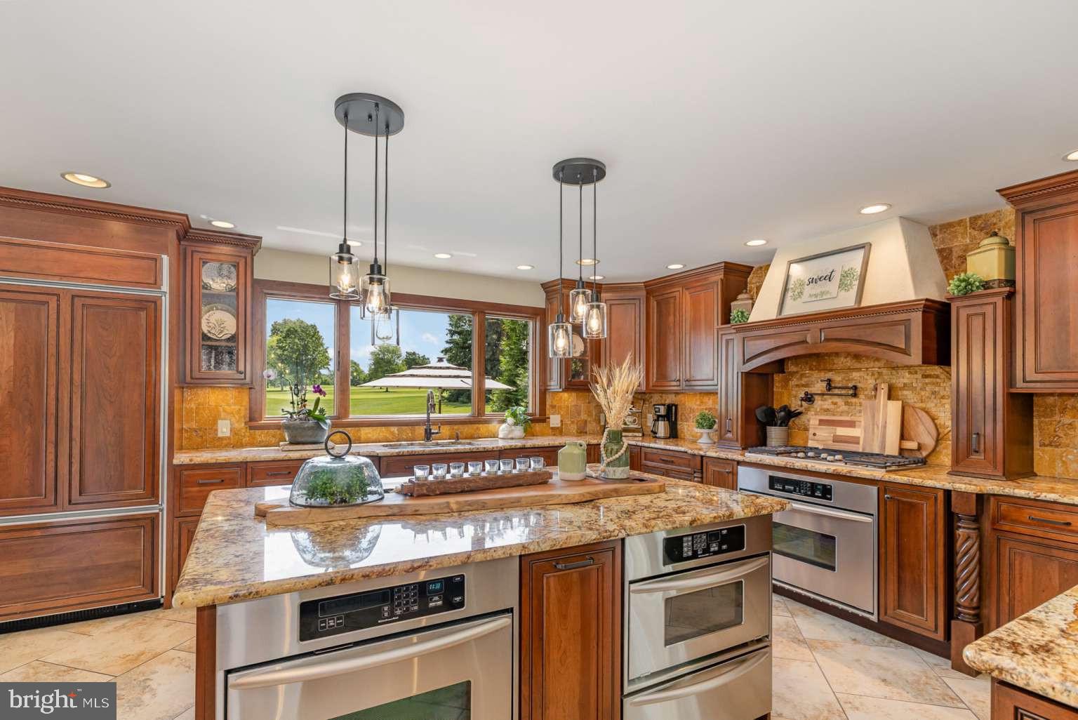 COUNTRY CLUB ESTATES - Residential