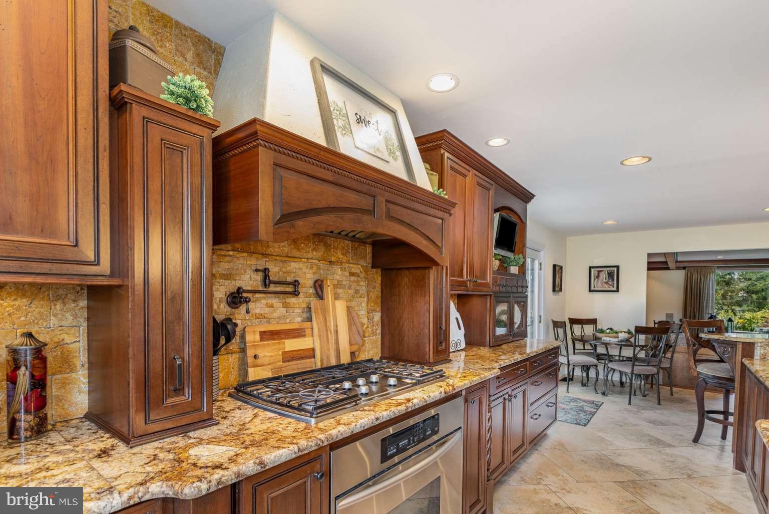 COUNTRY CLUB ESTATES - Residential