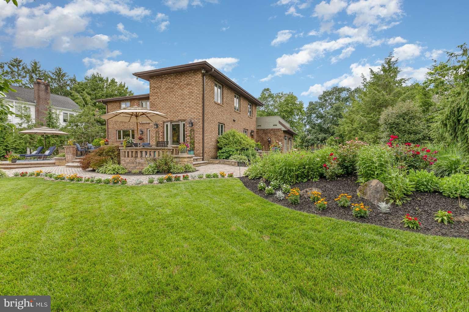 COUNTRY CLUB ESTATES - Residential