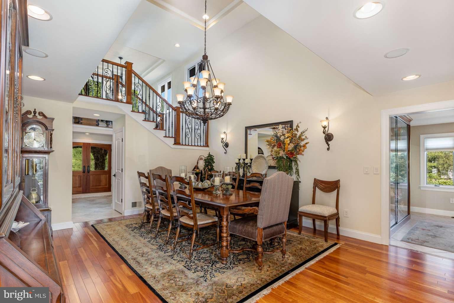 COUNTRY CLUB ESTATES - Residential