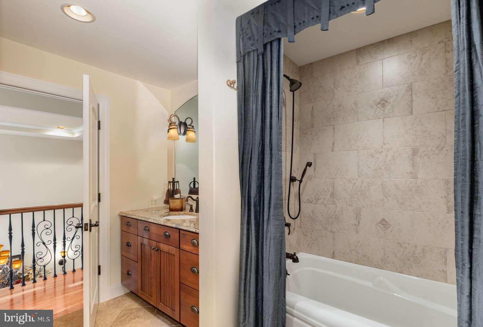 COUNTRY CLUB ESTATES - Residential