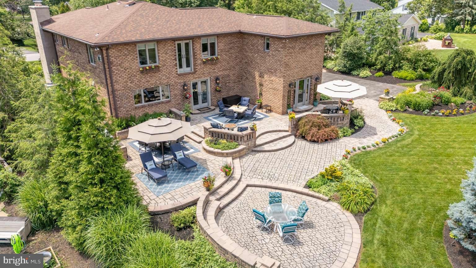 COUNTRY CLUB ESTATES - Residential