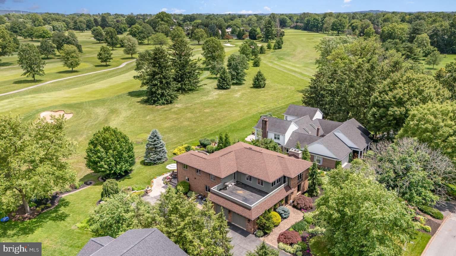 COUNTRY CLUB ESTATES - Residential