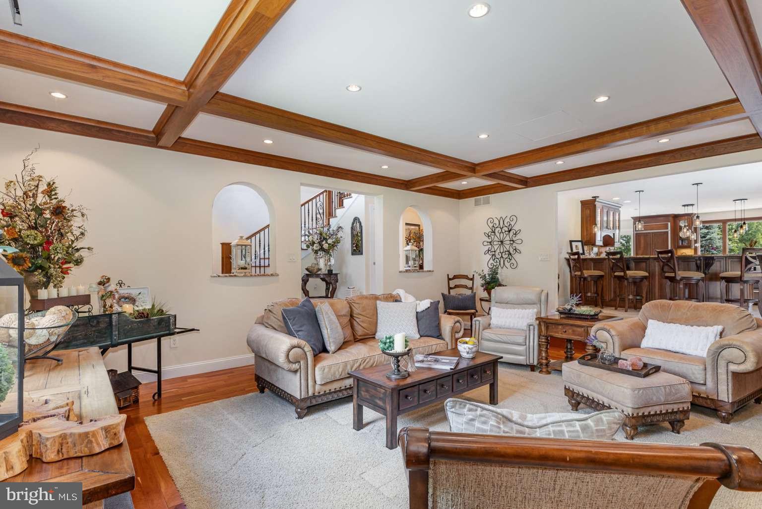 COUNTRY CLUB ESTATES - Residential