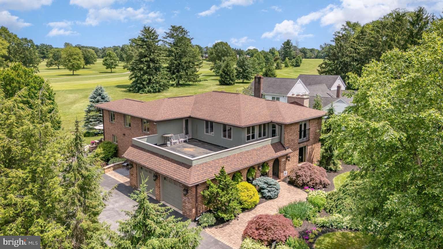 COUNTRY CLUB ESTATES - Residential