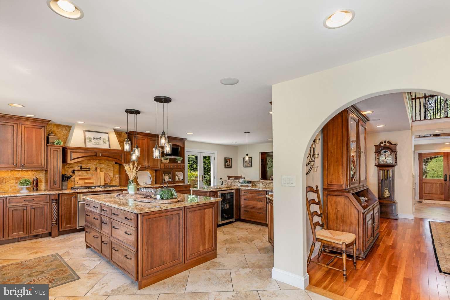 COUNTRY CLUB ESTATES - Residential