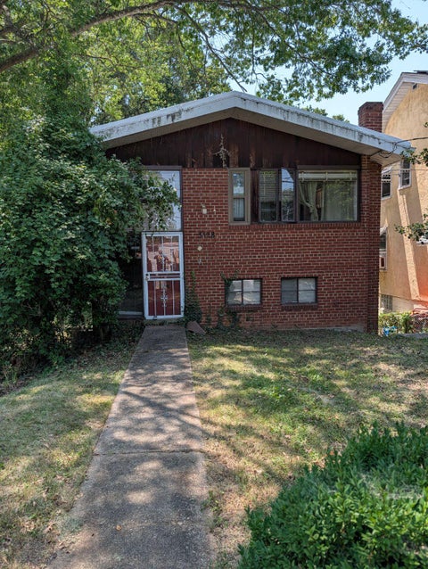 Photo of 3128 Central Avenue NE, WASHINGTON, DC 20018 (MLS # DCDC2276646)