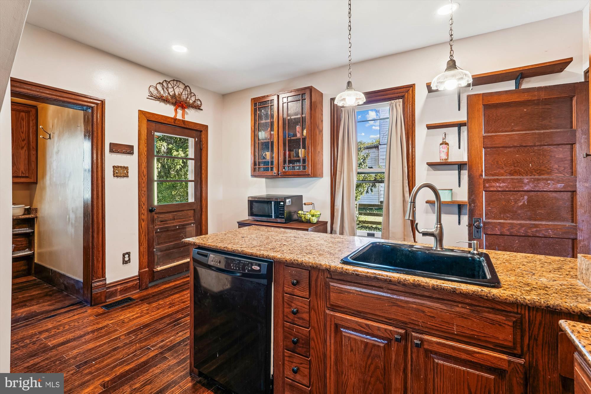 TOWN OF LOVETTSVILLE - Residential