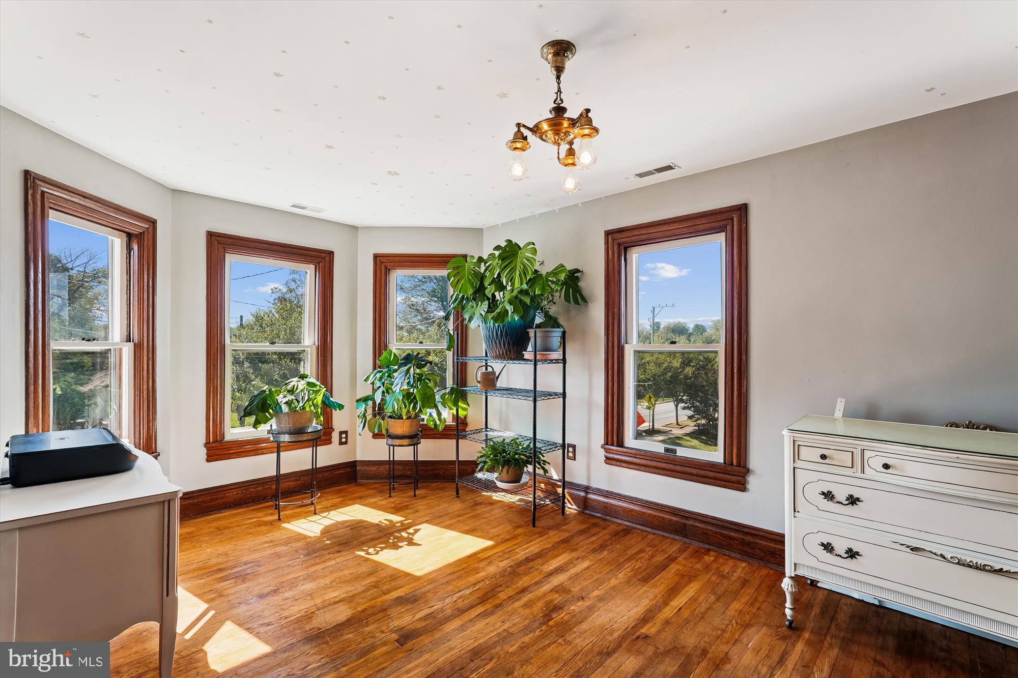 TOWN OF LOVETTSVILLE - Residential