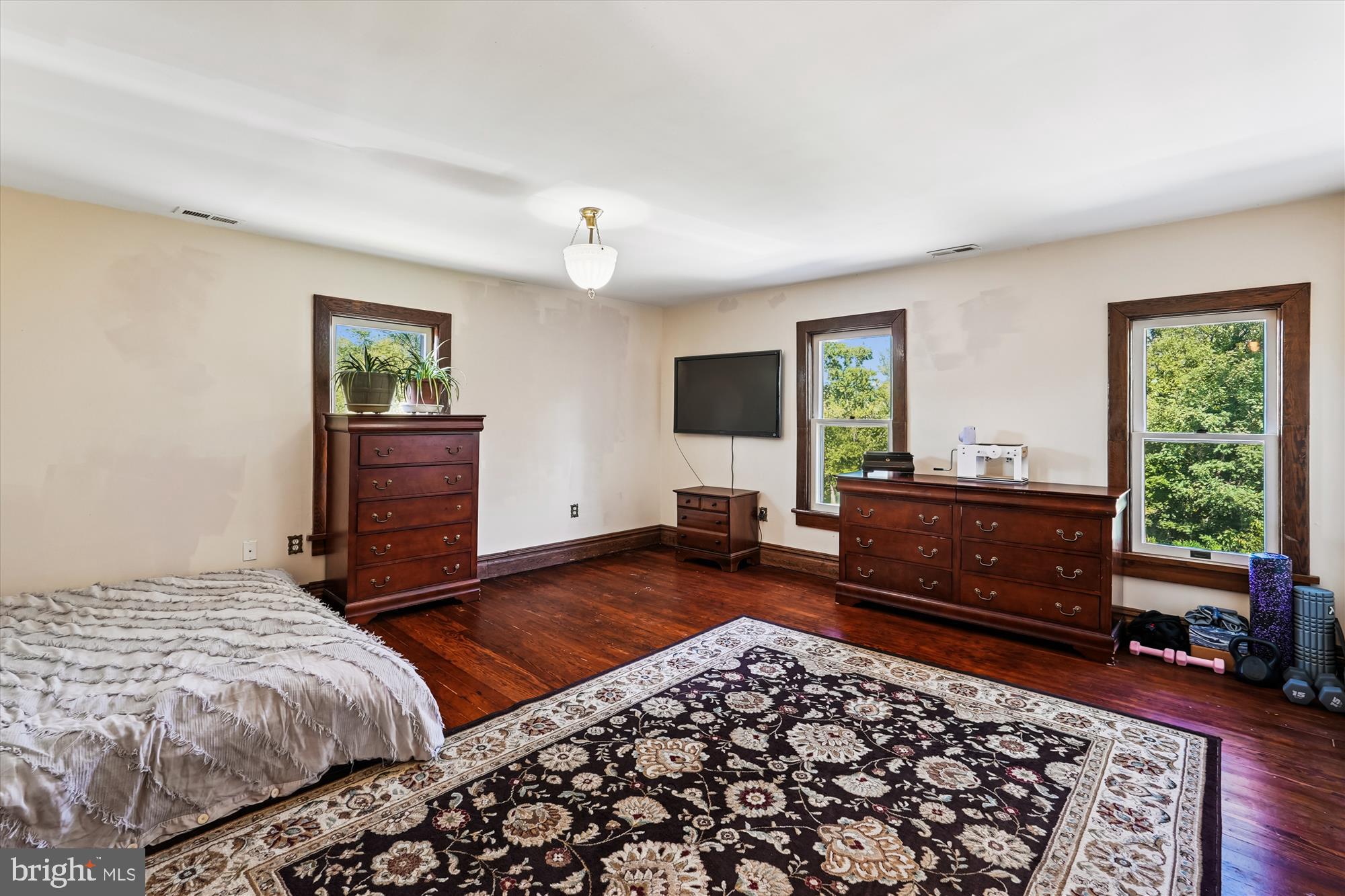 TOWN OF LOVETTSVILLE - Residential