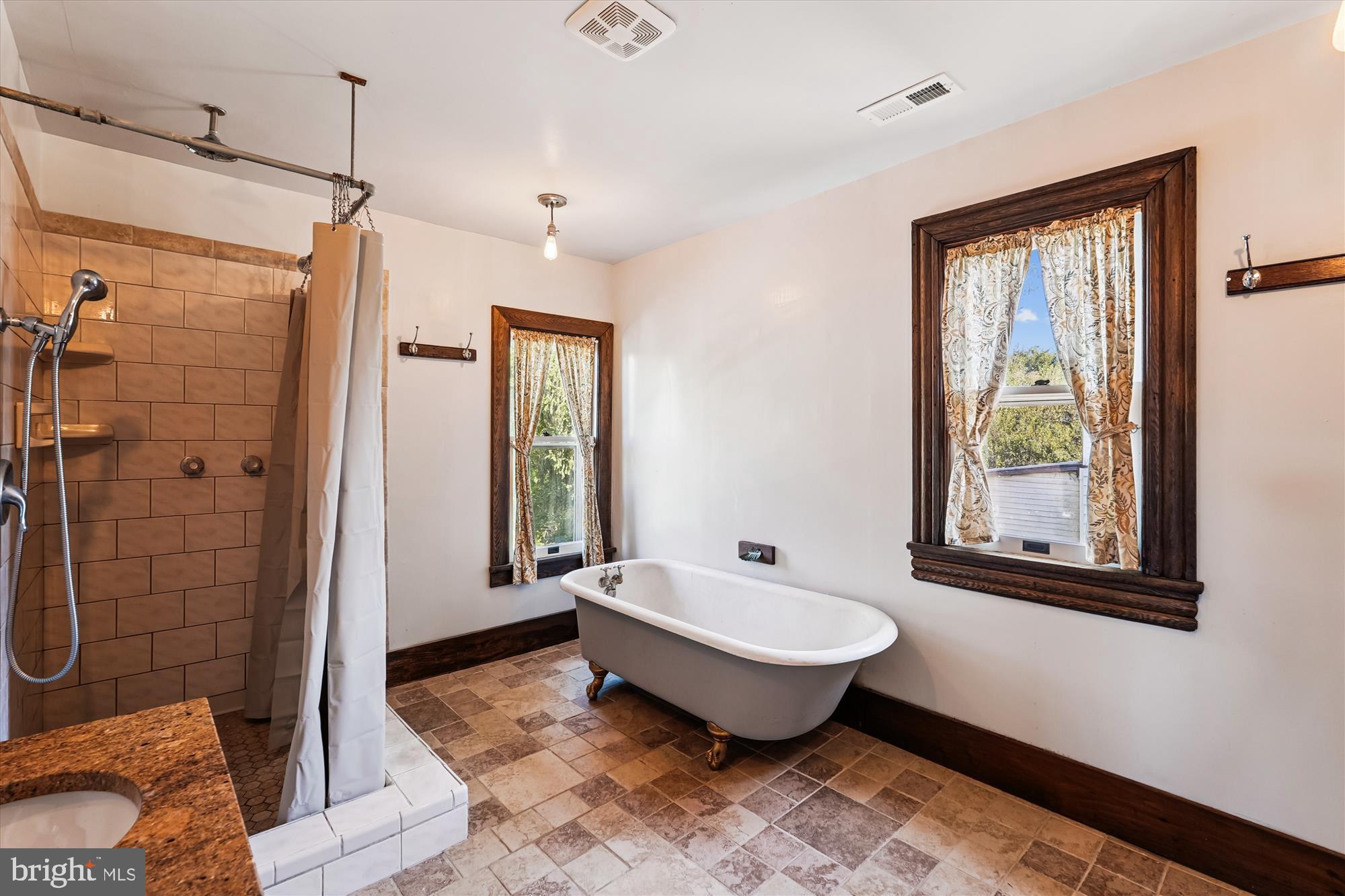 TOWN OF LOVETTSVILLE - Residential