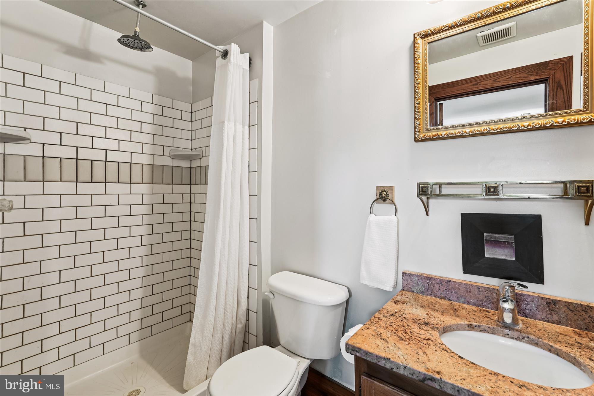 TOWN OF LOVETTSVILLE - Residential