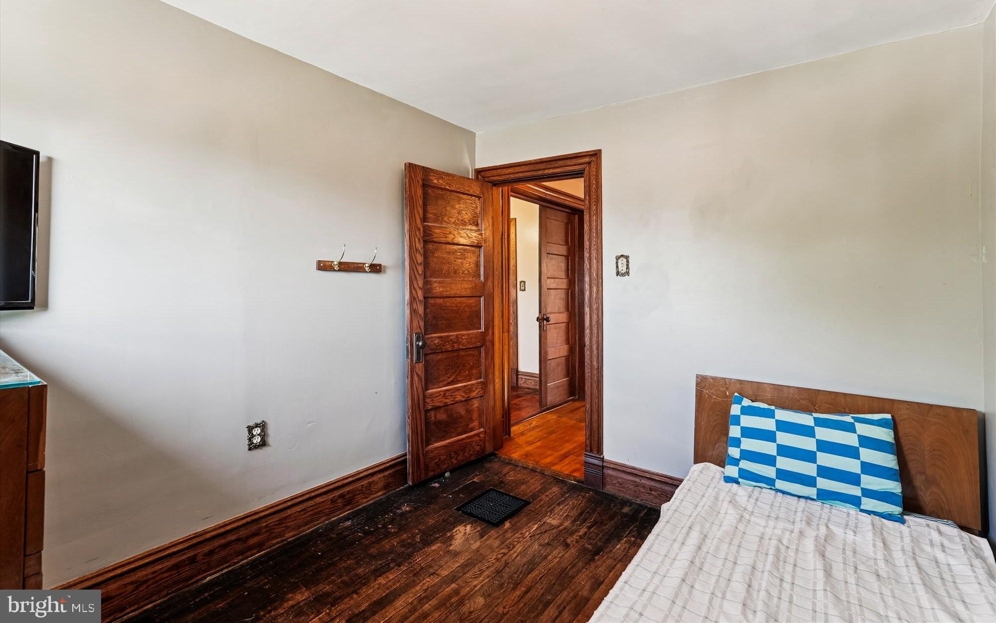 TOWN OF LOVETTSVILLE - Residential