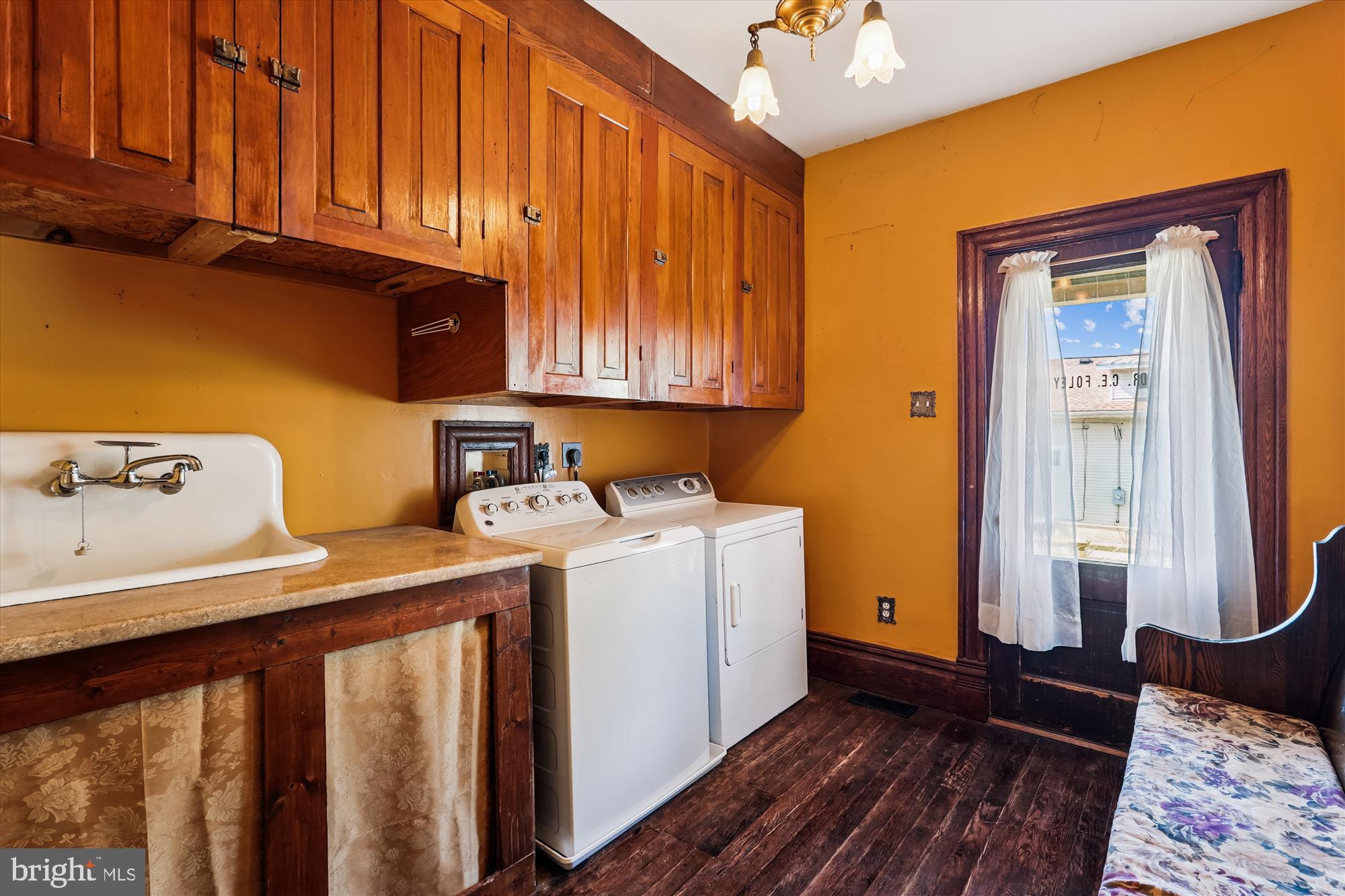 TOWN OF LOVETTSVILLE - Residential