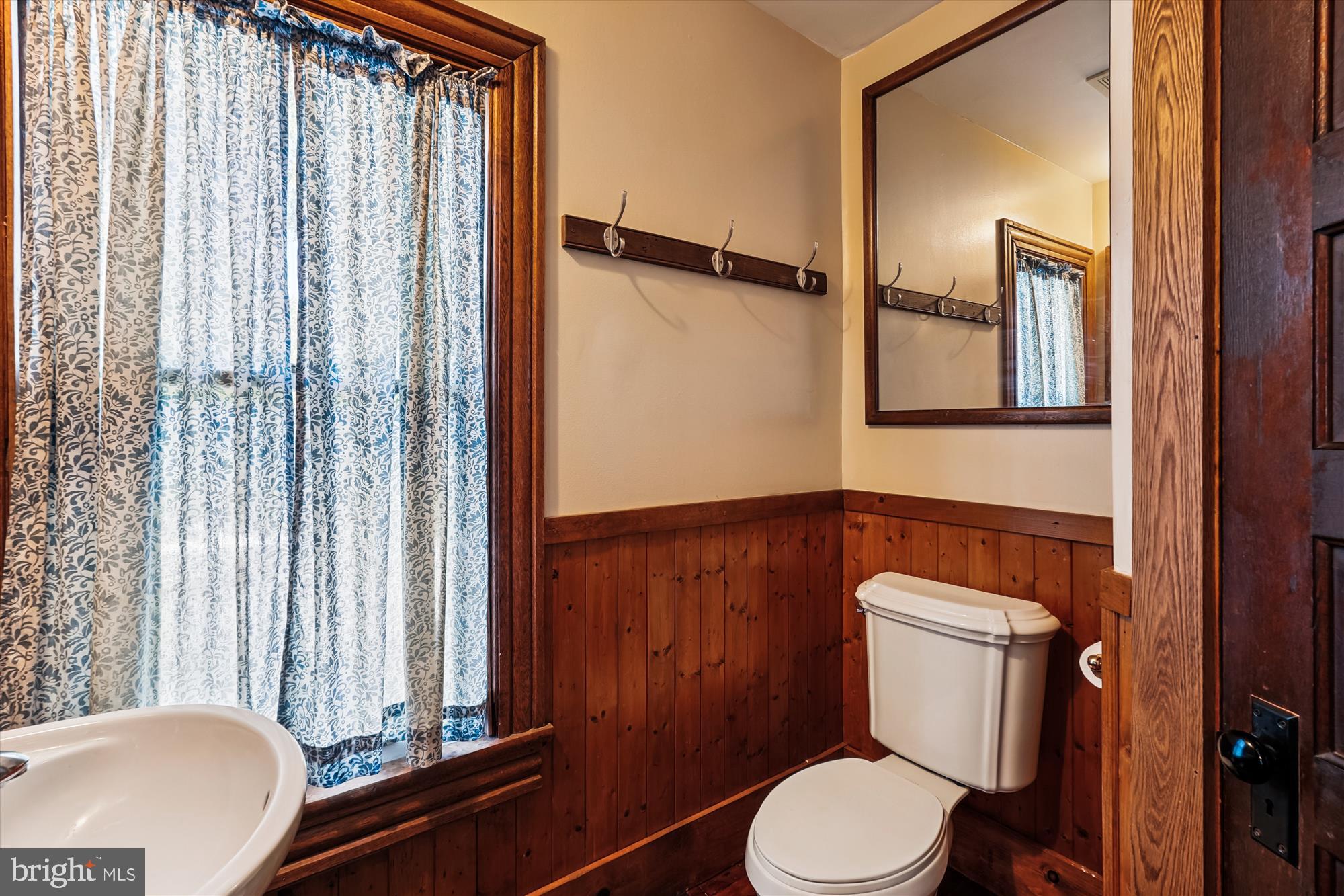 TOWN OF LOVETTSVILLE - Residential