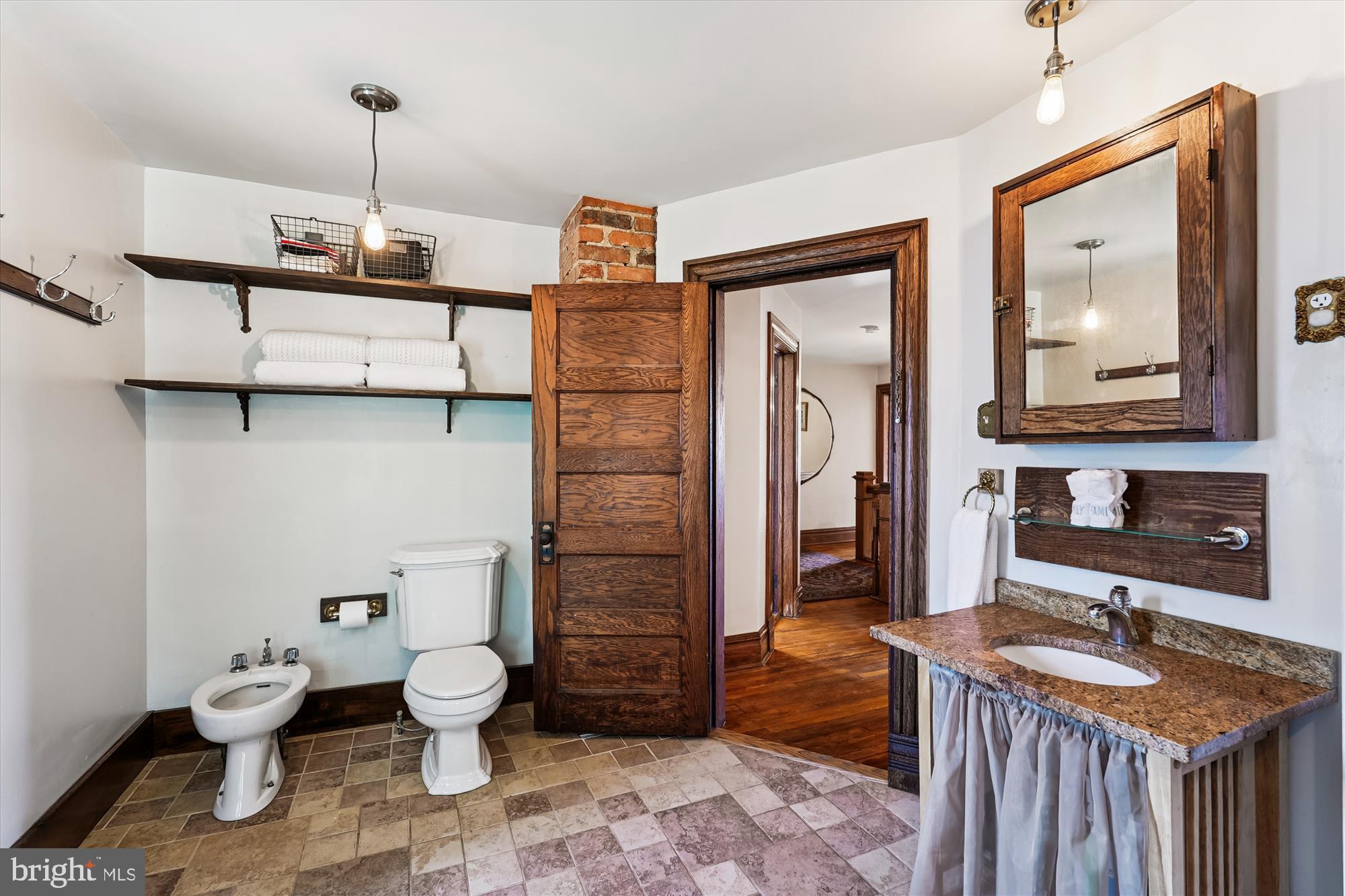 TOWN OF LOVETTSVILLE - Residential