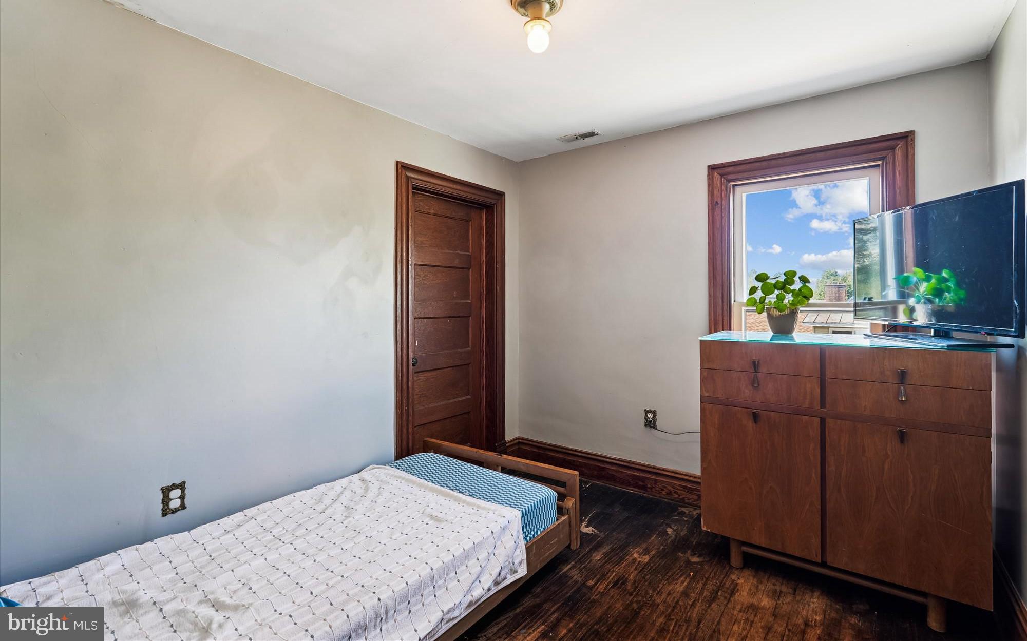 TOWN OF LOVETTSVILLE - Residential