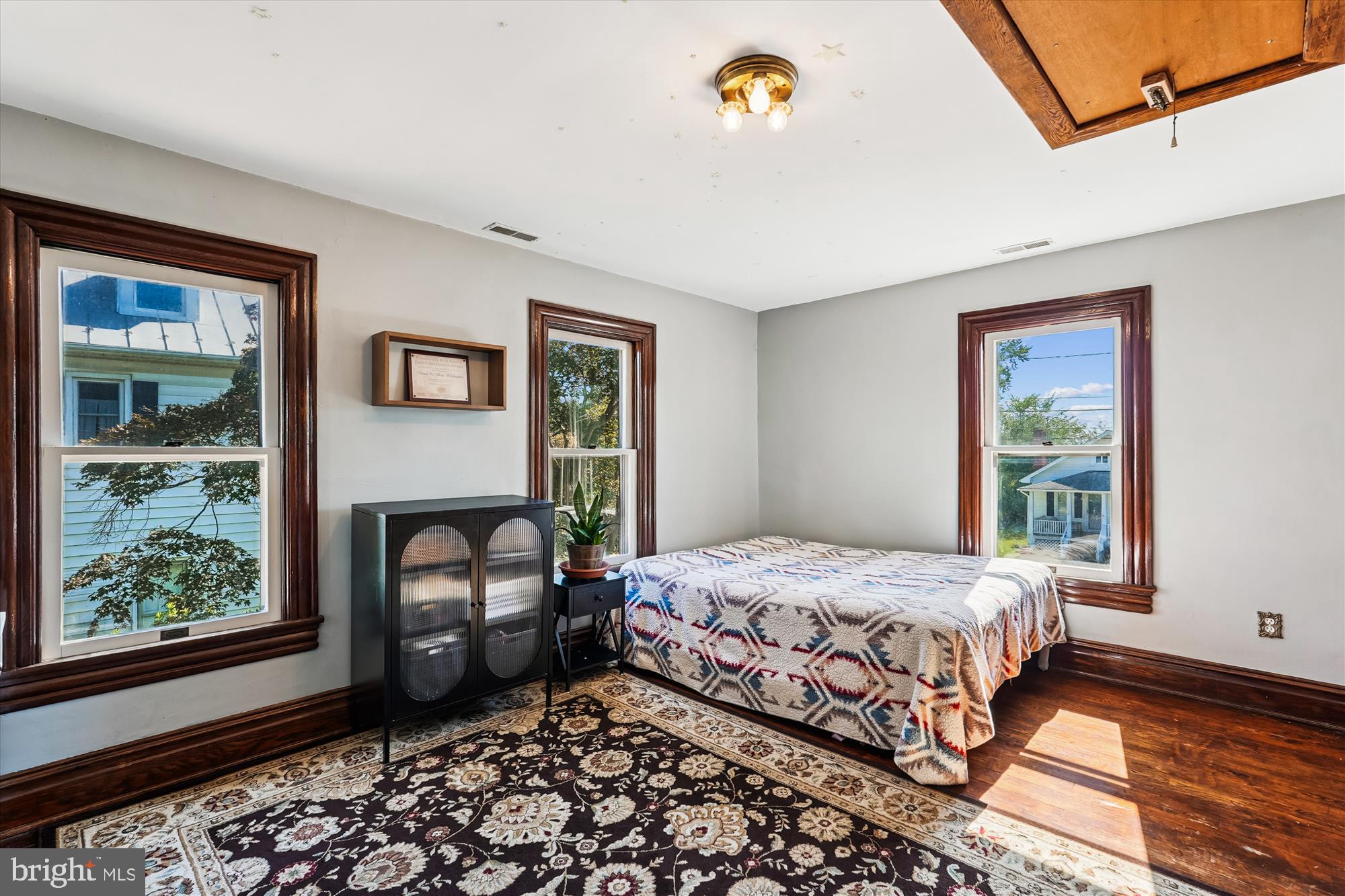 TOWN OF LOVETTSVILLE - Residential