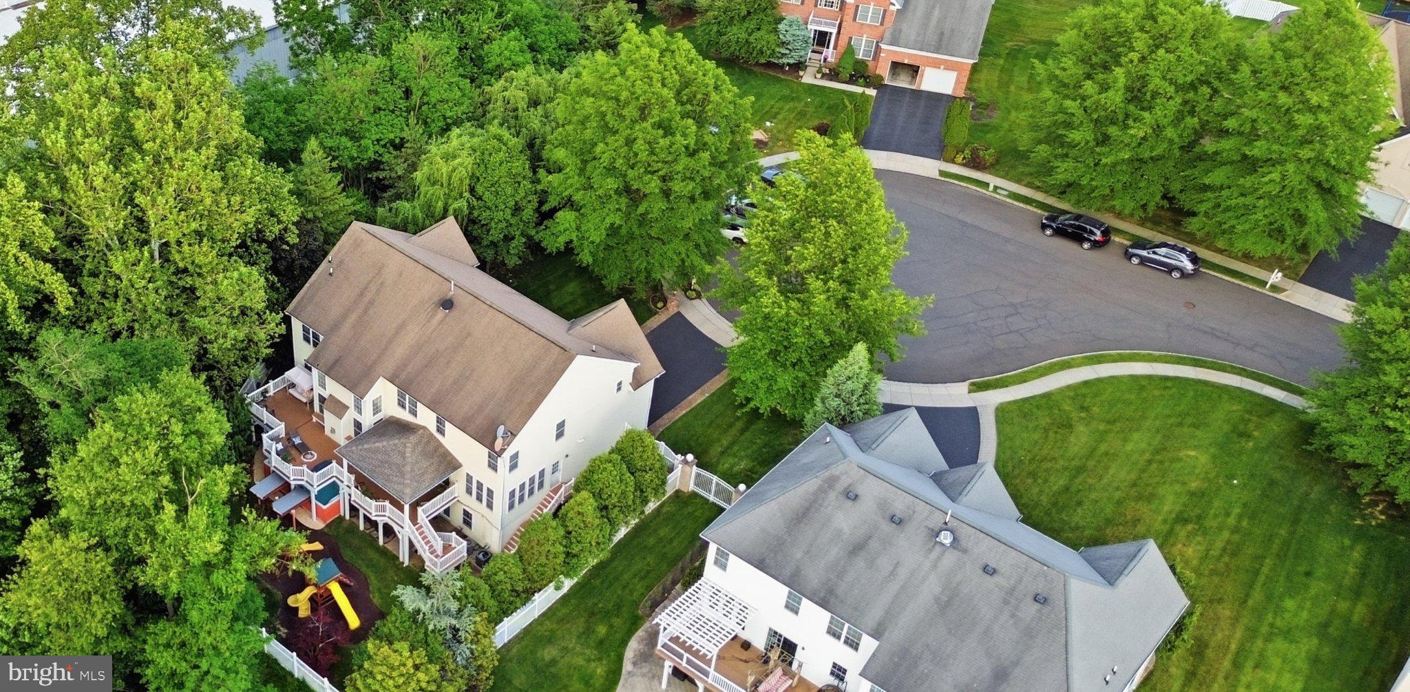 2780 HONEYSUCKLE LANE