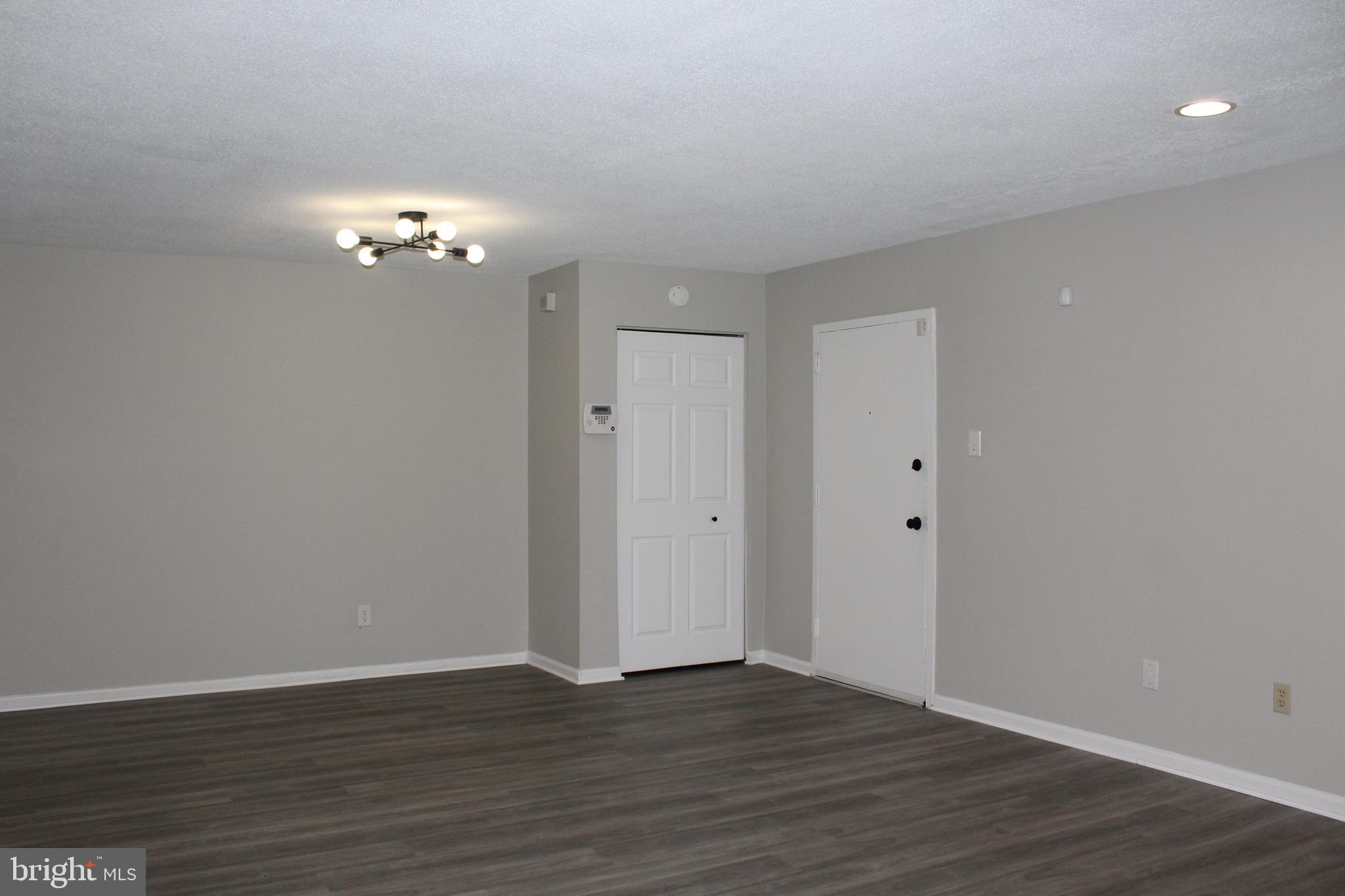 TREETOP CONDO - Residential
