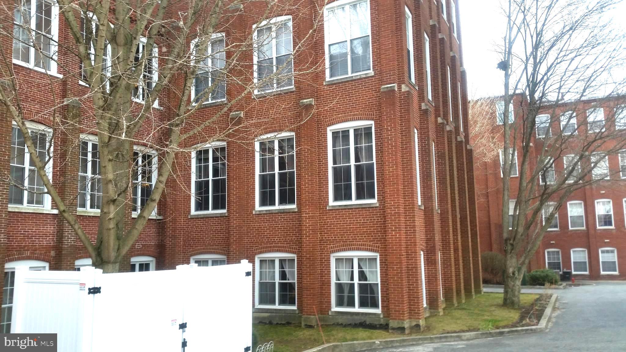 Nice 1 bedroom Clock Towers Condo....Extra bright....windows galore........some fresh carpet,custom window treatments......vacant and ready to go.!!!