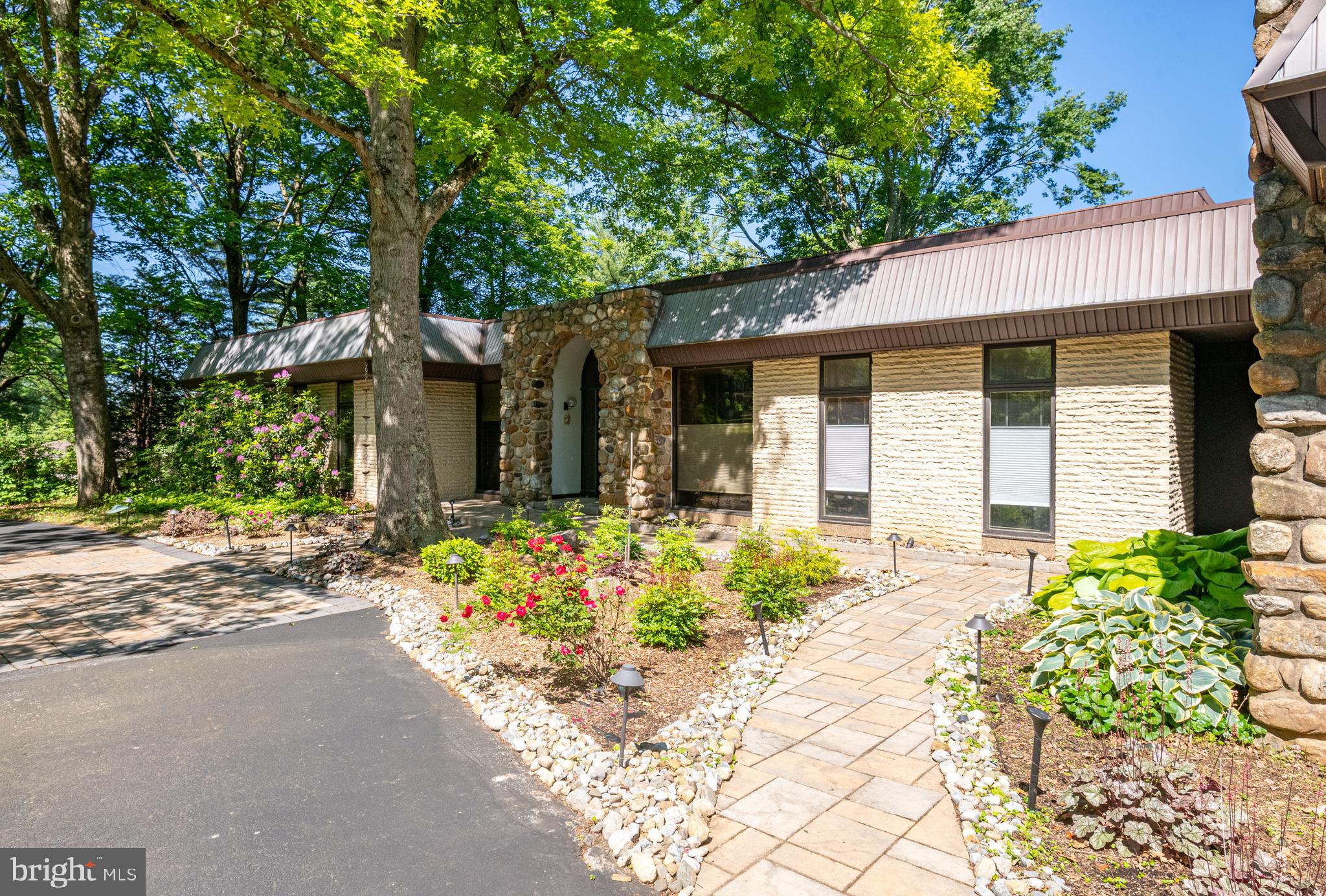 10 LOWELL DRIVE