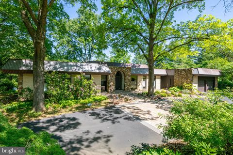 10 LOWELL DRIVE READING PA 19606