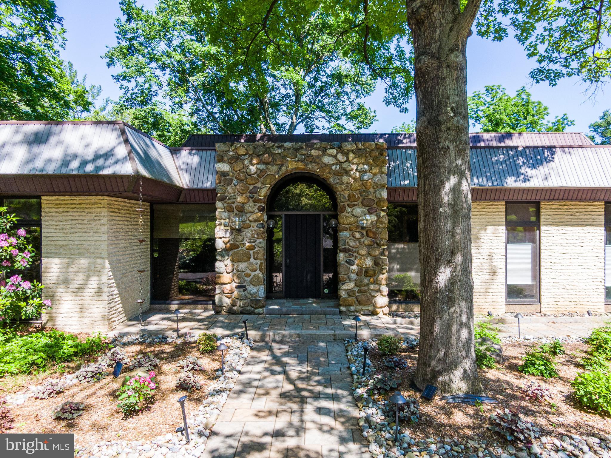 10 LOWELL DRIVE