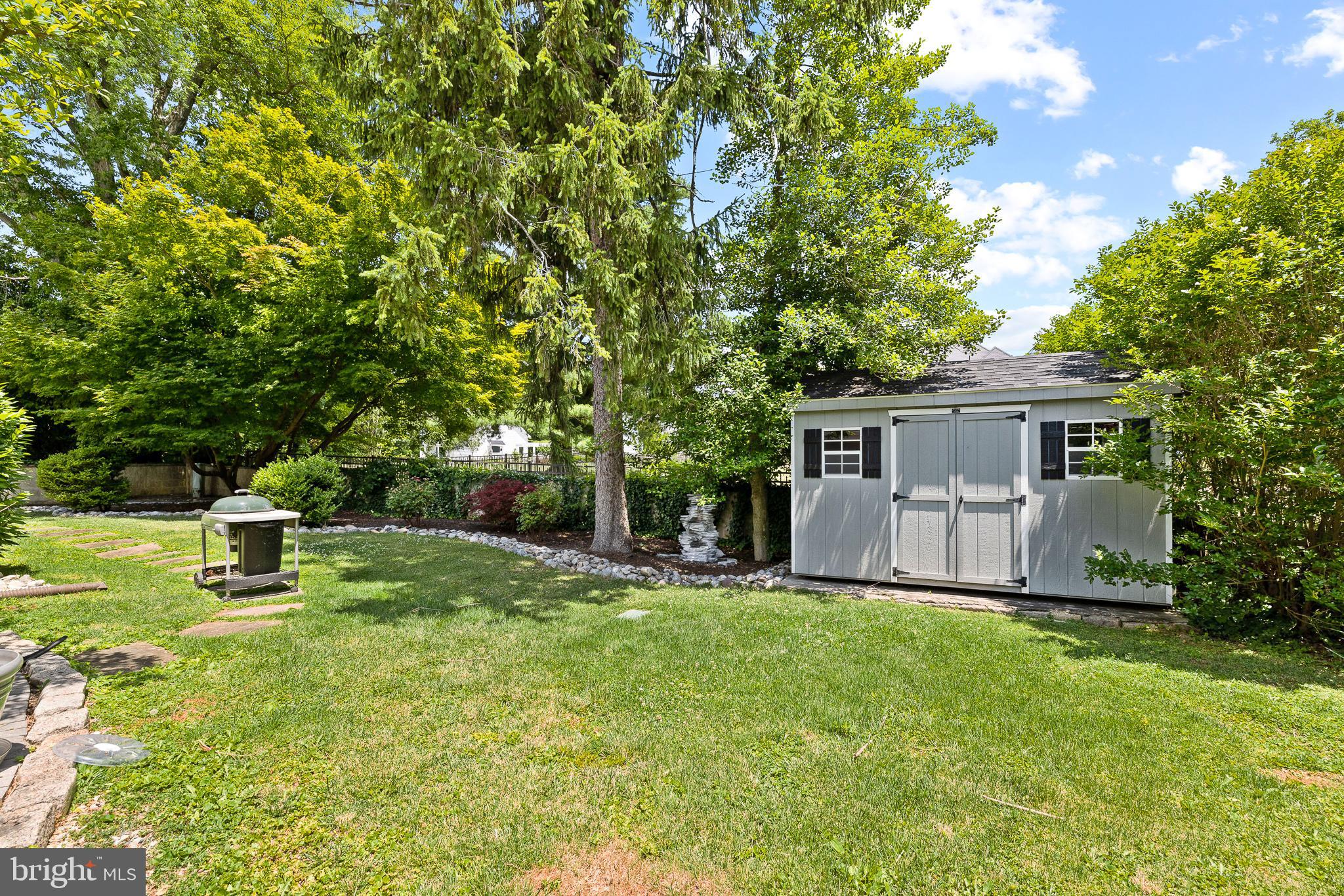 ADMORE - Residential