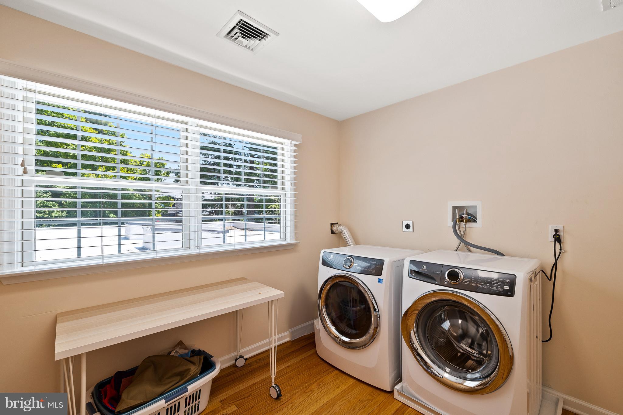 ADMORE - Residential